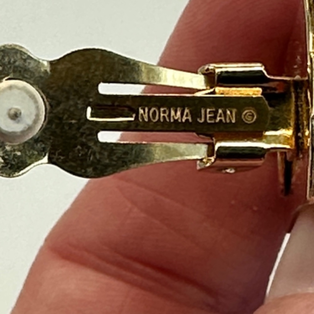 1950s Italian Style, Norma Jean Old Hollywood Gold wire style Clip-on Earrings - Picture 3 of 12